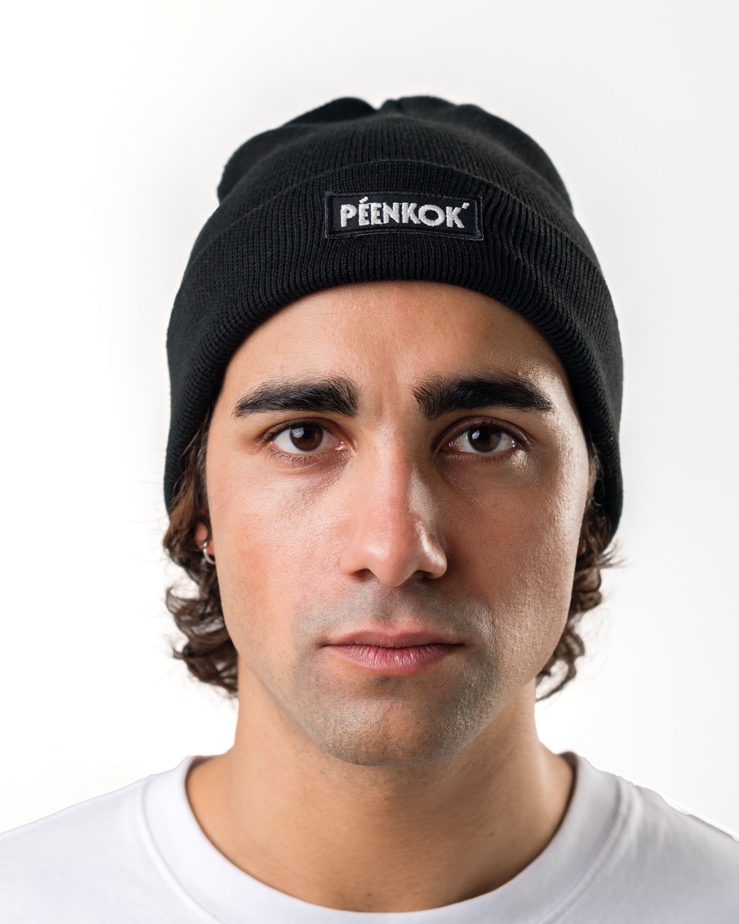 BEANIE DE ALGODÓN ORGANIC CERTIFIED® CON PARCHE TEJIDO NEGRO